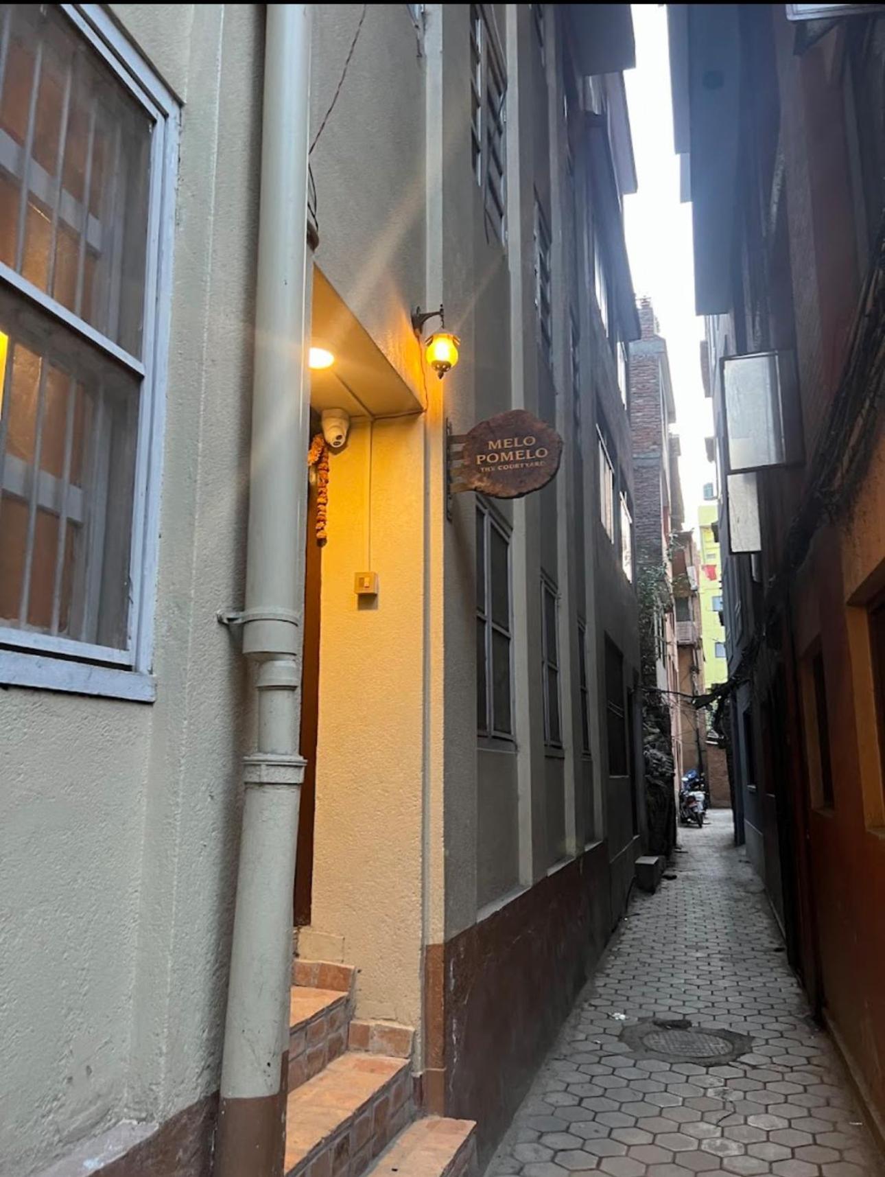 The Melo Pomelo Courtyard. Apartment Kathmandu Luaran gambar